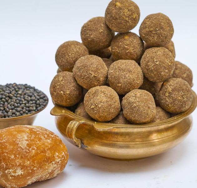 Assorted laddus